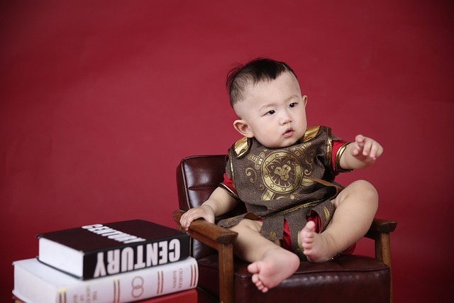 Automatisierte Jalousien und LED-Beleuchtung in einem smarten Schlafzimmer